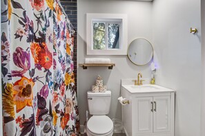 Handtücher, Seife, Shampoo, Toilettenpapier