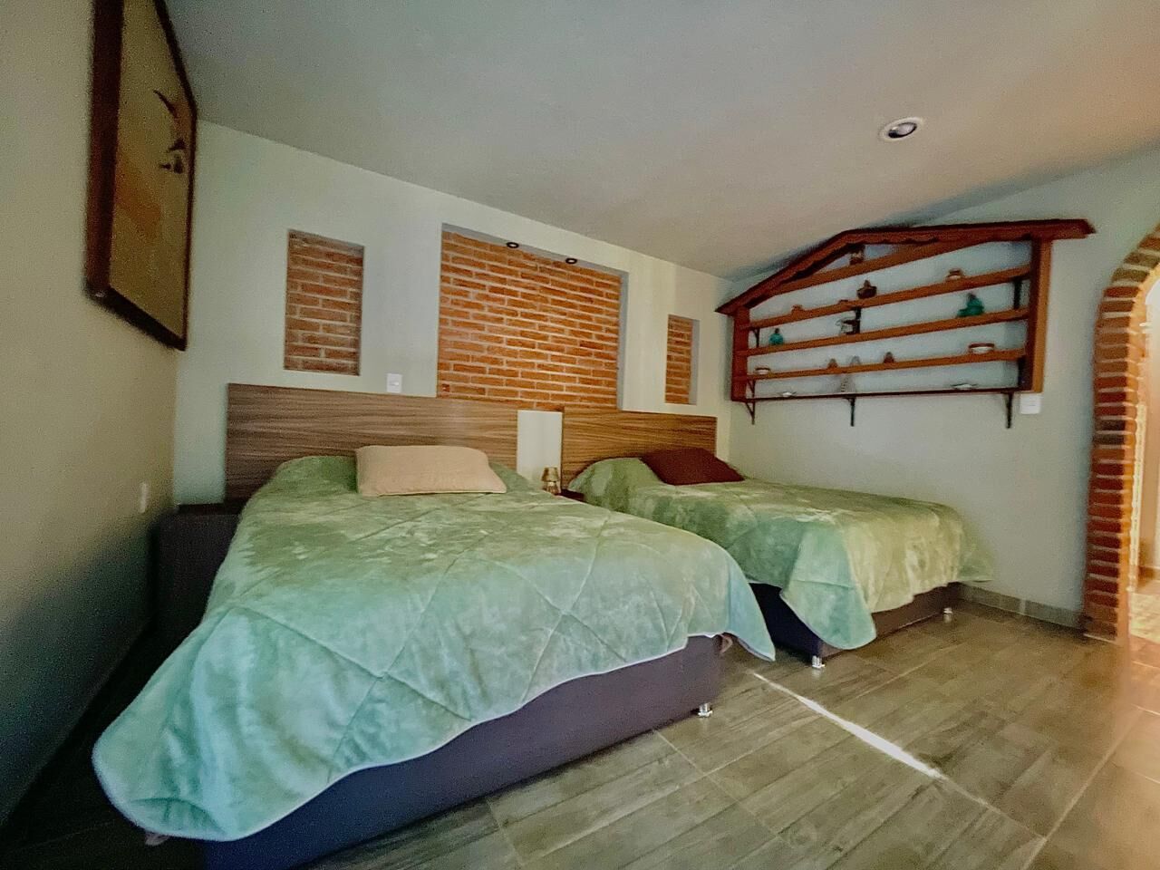 1 多间卧室、熨斗/熨衣板、WiFi、床单