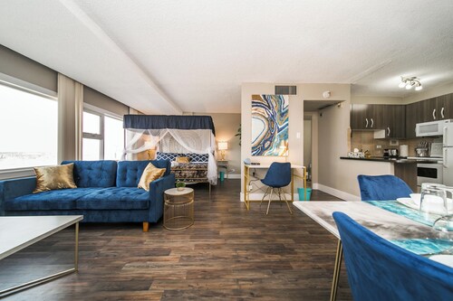 King Bed City Center Free Parking, Wifi, Ntflx
