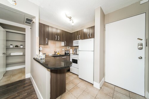 King Bed City Center Free Parking, Wifi, Ntflx