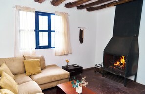 Fireplace - Find Silence, Horses, and Mountains at Tambo Chisinche (Machachi)