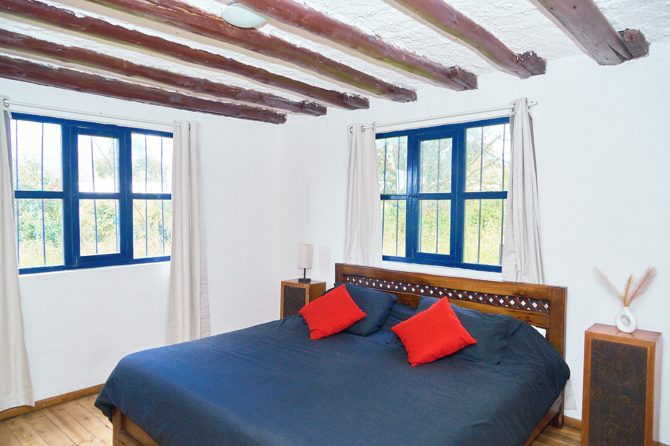 4 quartos, Wi-Fi de cortesia, roupa de cama