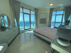 2 عدّة غرف نوم ومكواة/لوح كي وواي فاي وتسهيلات لدخول الكراسي المتحركة