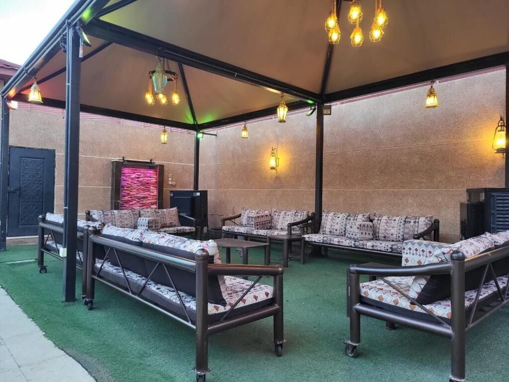 木屋, 1 间卧室 | 起居区 | 32-英寸纯平电视（配备卫星频道）