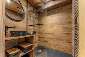 Deluxe Apartment, Balcony, Mountain View | Bathroom