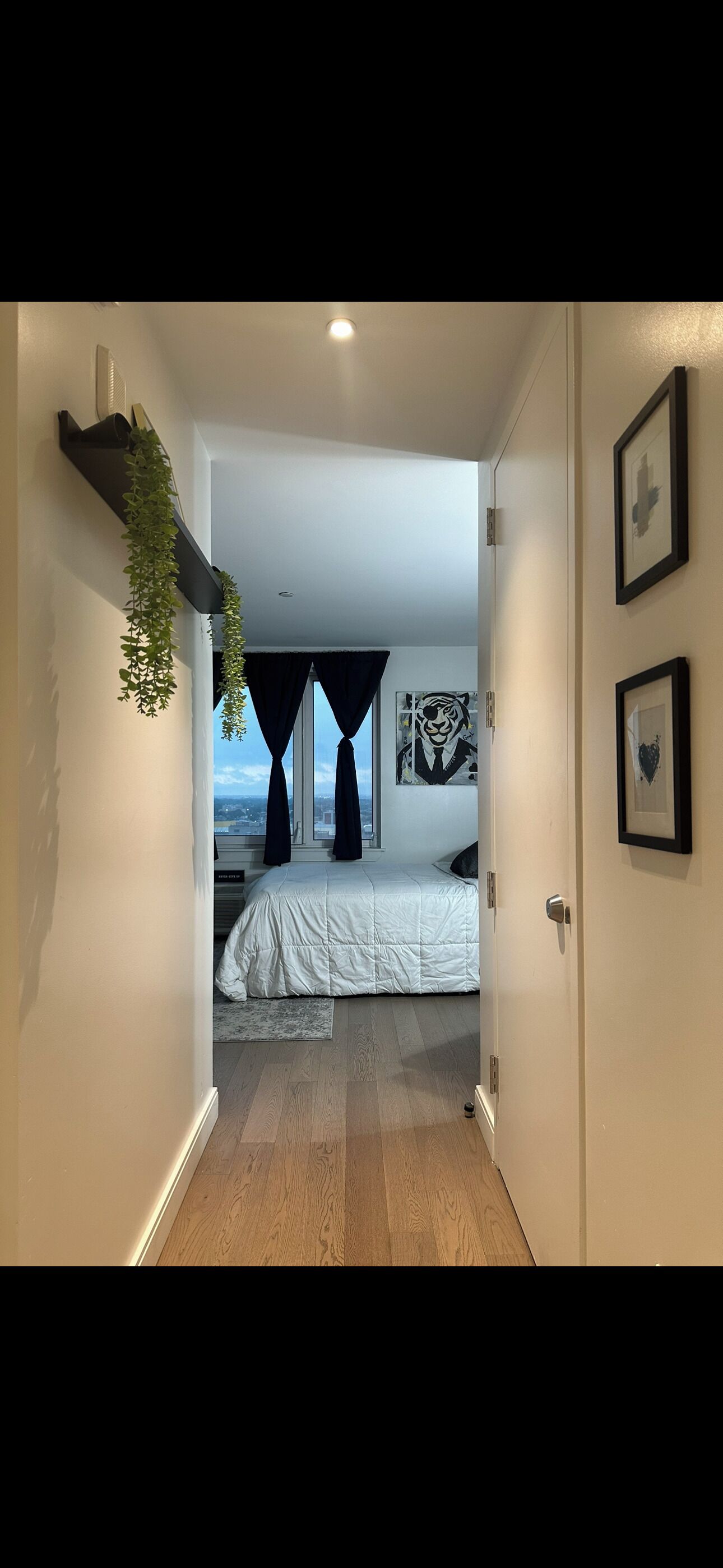 2 bedrooms, iron/ironing board, internet, bed sheets