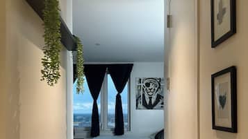 Iron/ironing board, internet, bed sheets
