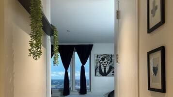 2 bedrooms, iron/ironing board, internet, bed sheets