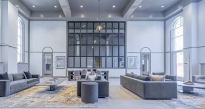 Chic 2-bd 2-bth apartment with huge private balcony