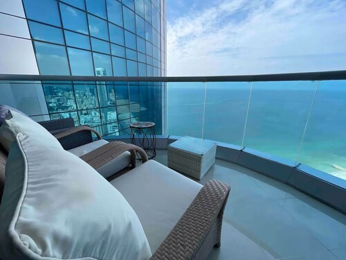 Full Seaview elegant apartment high floor for 8p