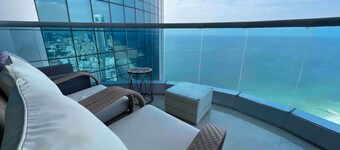 Full Seaview elegant apartment high floor for 8p