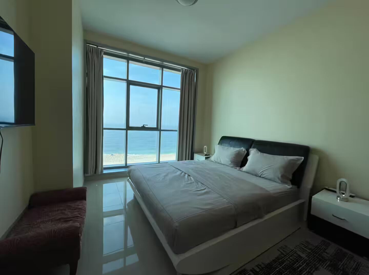 2 bedrooms, iron/ironing board, WiFi