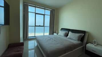 2 bedrooms, iron/ironing board, WiFi