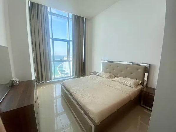 2 bedrooms, iron/ironing board, WiFi