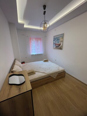 Blackout curtains, soundproofing, free WiFi