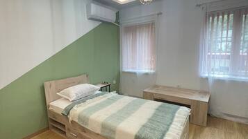 Blackout curtains, soundproofing, free WiFi