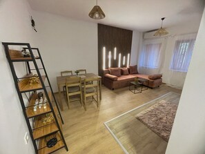 Cortinas blackout, sistema de insonorización y wifi gratis 