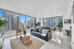 Smart TV - Icon Brickell - 29th Floor - Ocean & City Views (Miami)
