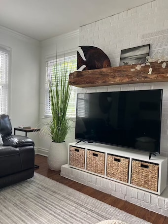 リビング エリア. Lovely house with AC in charming Due West
