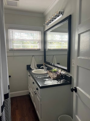A bathroom with a white sink, a mirror, and a window with blinds. - Lovely house in charming Due West close to Erskine College  (Due West)