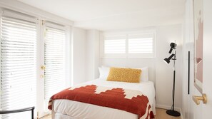 Bureau, fer et planche à repasser, Wi-Fi gratuit, draps fournis