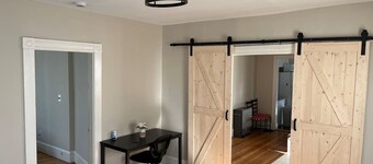 5 Min to Salem~Comfy King Beds