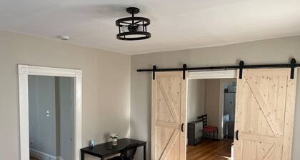 5 Min to Salem~Comfy King Beds