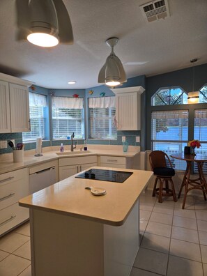 Private kitchen - Cozy 2-bedroom mobile home in enjoyable Barefoot Bay, Florida. (Sebastian)