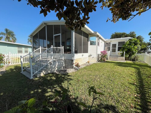 Cozy 2-bedroom mobile home in enjoyable Barefoot Bay, Florida.