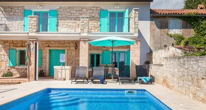 Charming 3-Bed Villa for 6, with Pool and Sea View