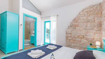 3 bedrooms, iron/ironing board, travel crib, free WiFi