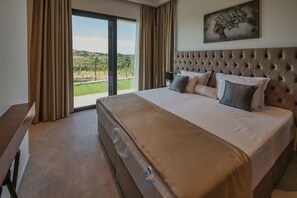 4 bedrooms, iron/ironing board, travel crib, free WiFi