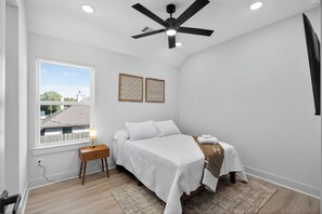 3 bedrooms, iron/ironing board, free WiFi, bed sheets
