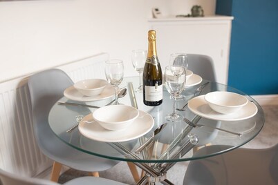 Modern House, ideal for families & contractors!