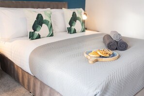 3 bedrooms, internet, bed sheets