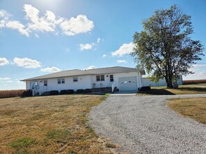 Exterior - Family friendly, 1960's farmhouse on grain farm with AC in rural setting. (Metcalf)
