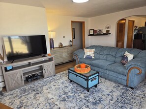 Living area - Family friendly, 1960's farmhouse on grain farm with AC in rural setting. (Metcalf)