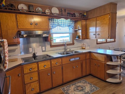 Family friendly, 1960's farmhouse on grain farm with AC in rural setting.