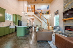 Cabin, Multiple Beds, Hot Tub (Starlight Retreat) | Living area