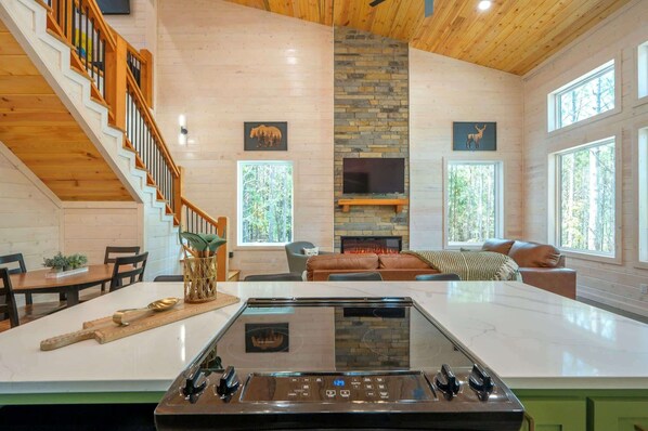 Cabin, Multiple Beds, Hot Tub (Starlight Retreat) | Interior