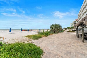 Beach nearby, sun loungers, beach towels