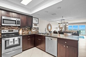 Fridge, microwave, stovetop, dishwasher