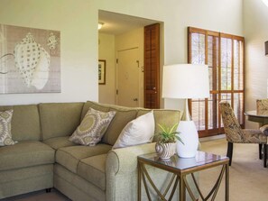 TV - Spacious Condo on Local-Favorite Beach (Wailea)