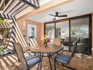 Outdoor dining - Garden Retreat Close to Top Beach (Wailea)