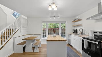 Fridge, microwave, stovetop, dishwasher