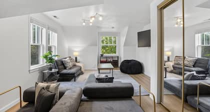 Garden Home Estate, Two Kitchens