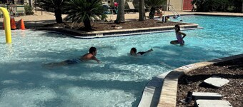 Fabulous 4-bedroom house  in Green Cove Springs & Community Pool in Magnola