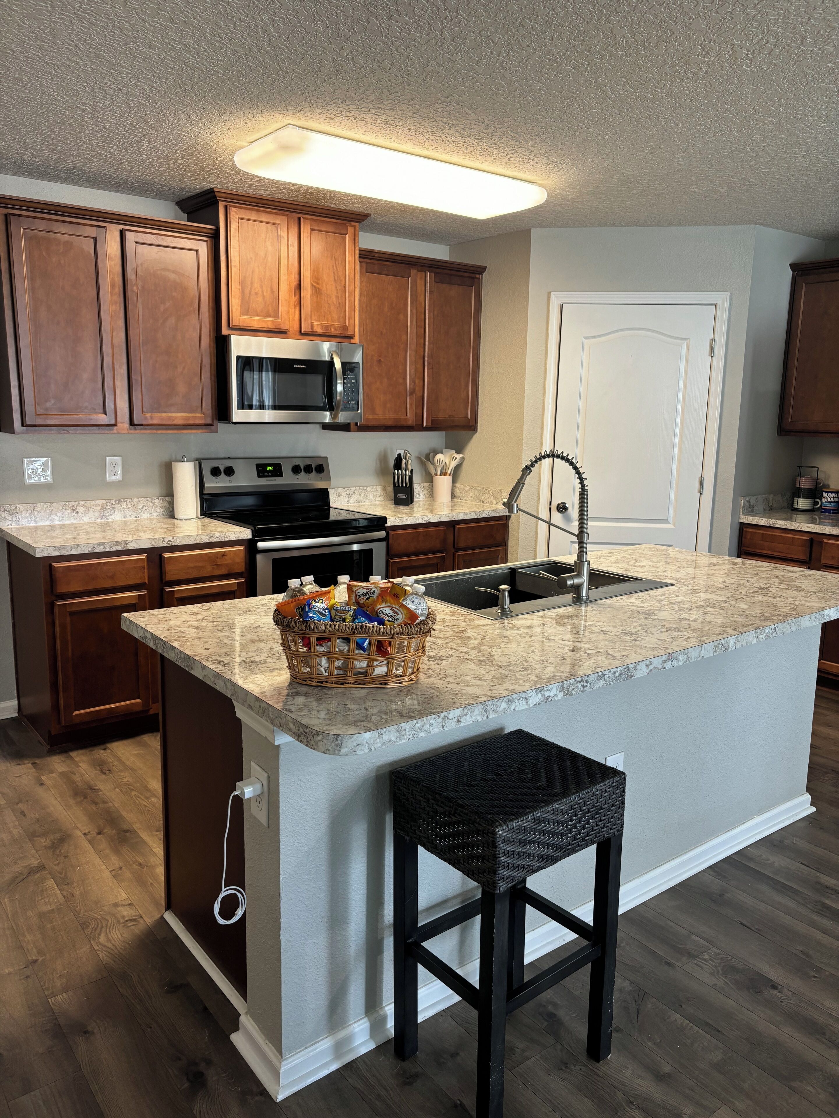 Microwave, oven, stovetop, dishwasher