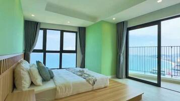 8 bedrooms, internet, bed sheets