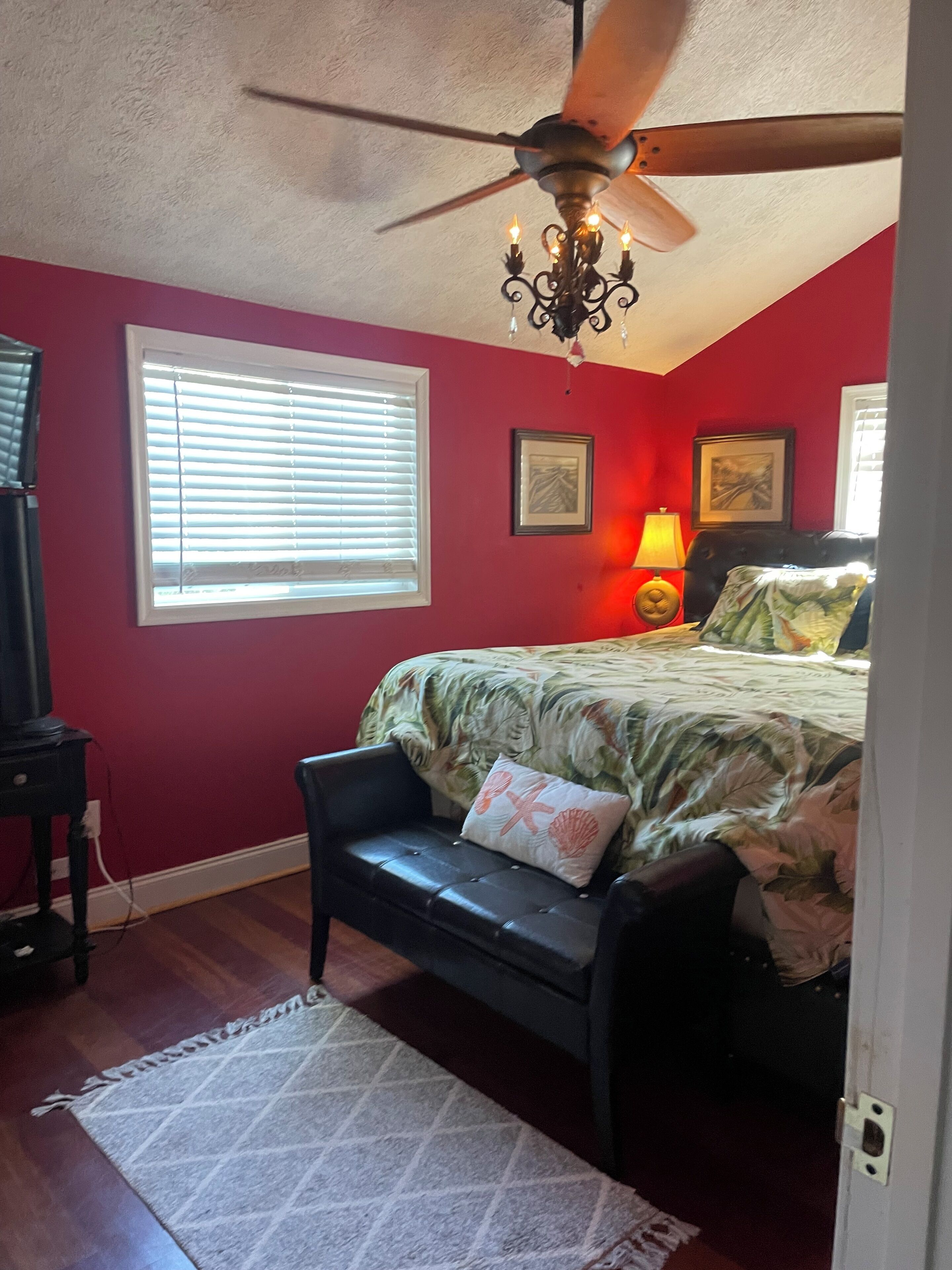 1 habitación, tabla de planchar con plancha, wifi gratis y ropa de cama 